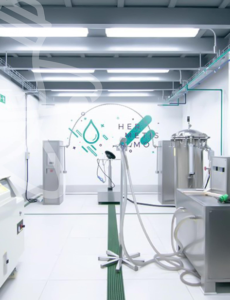 Imagen de dos personas en un laboratorio.